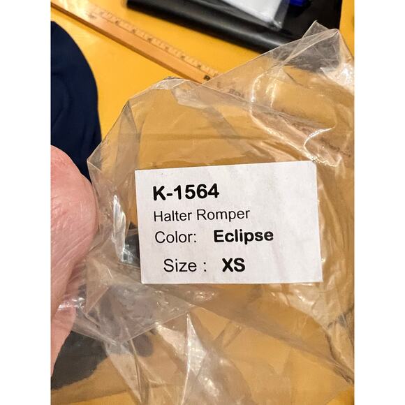 Krisa Sleeveless Plunging V-Neck Halter Short Romper Eclipse Women's Size XS NWT - Picture 8 of 8